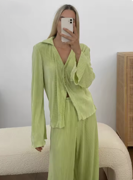 Lime green pleats setup
