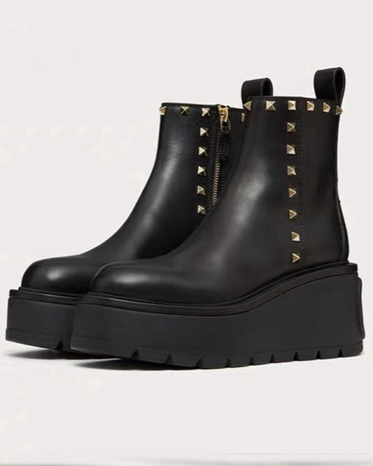 Cowhide studs boots